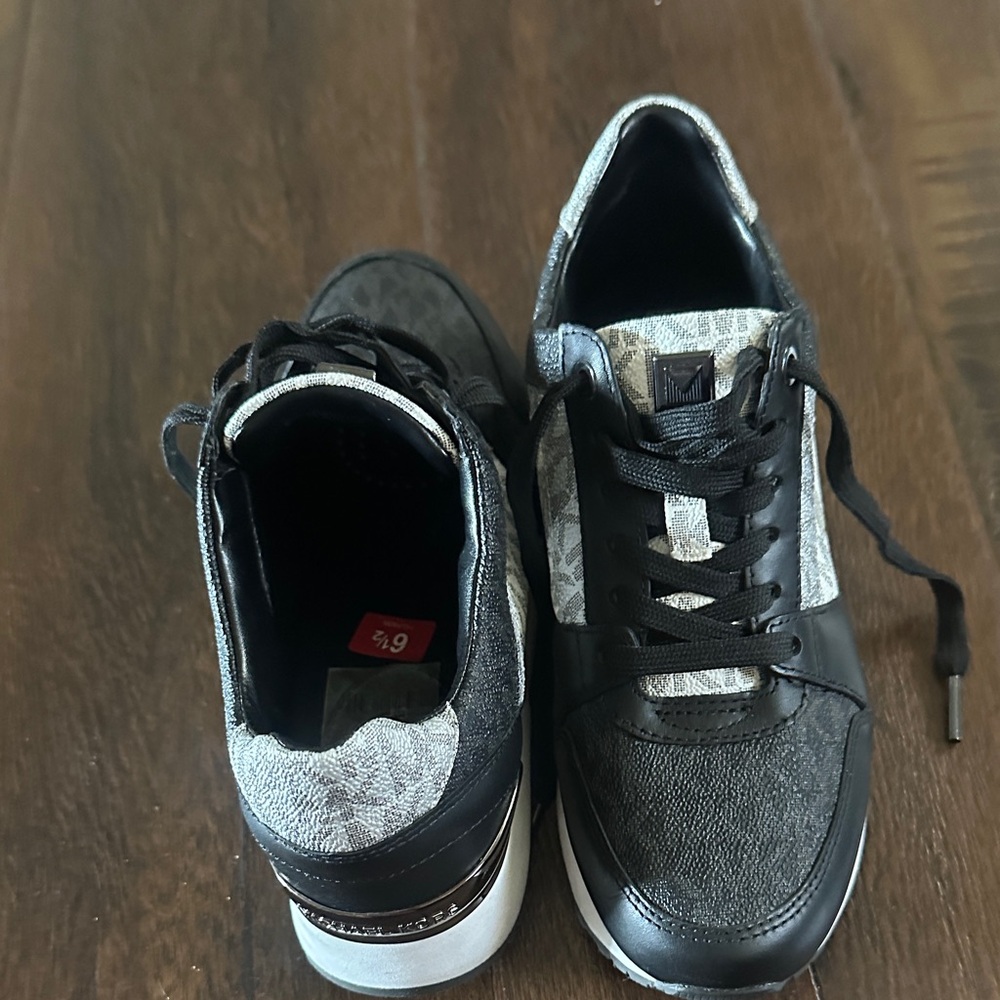 Women’s Michael Kors Black and Silver Logo Panel Sneakers Size:6.5 - Picture 13 of 16
